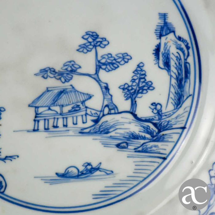 Prato porcelana China período Qianlong, séc. XVIII, flores e paisagem