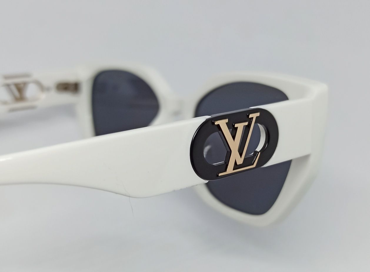 Louis Vuitton очки женские линзы темно серые в белой глянцевой оправе
