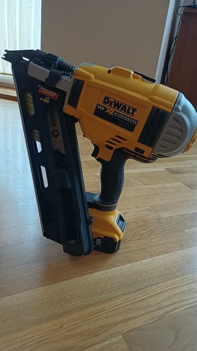 Нейлер DeWolt. Цьв'яхозабивний пістолет.