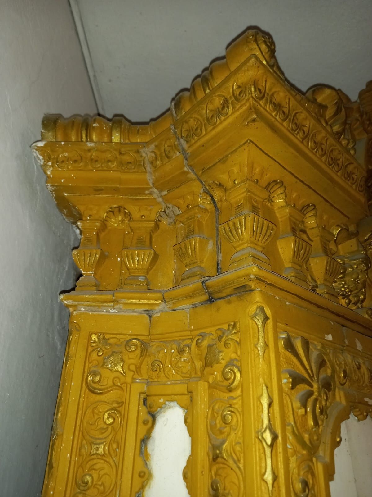 Piękny zabytkowy piec kaflowy
