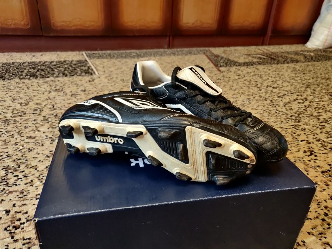 Продам бутсы umbro 44(45)