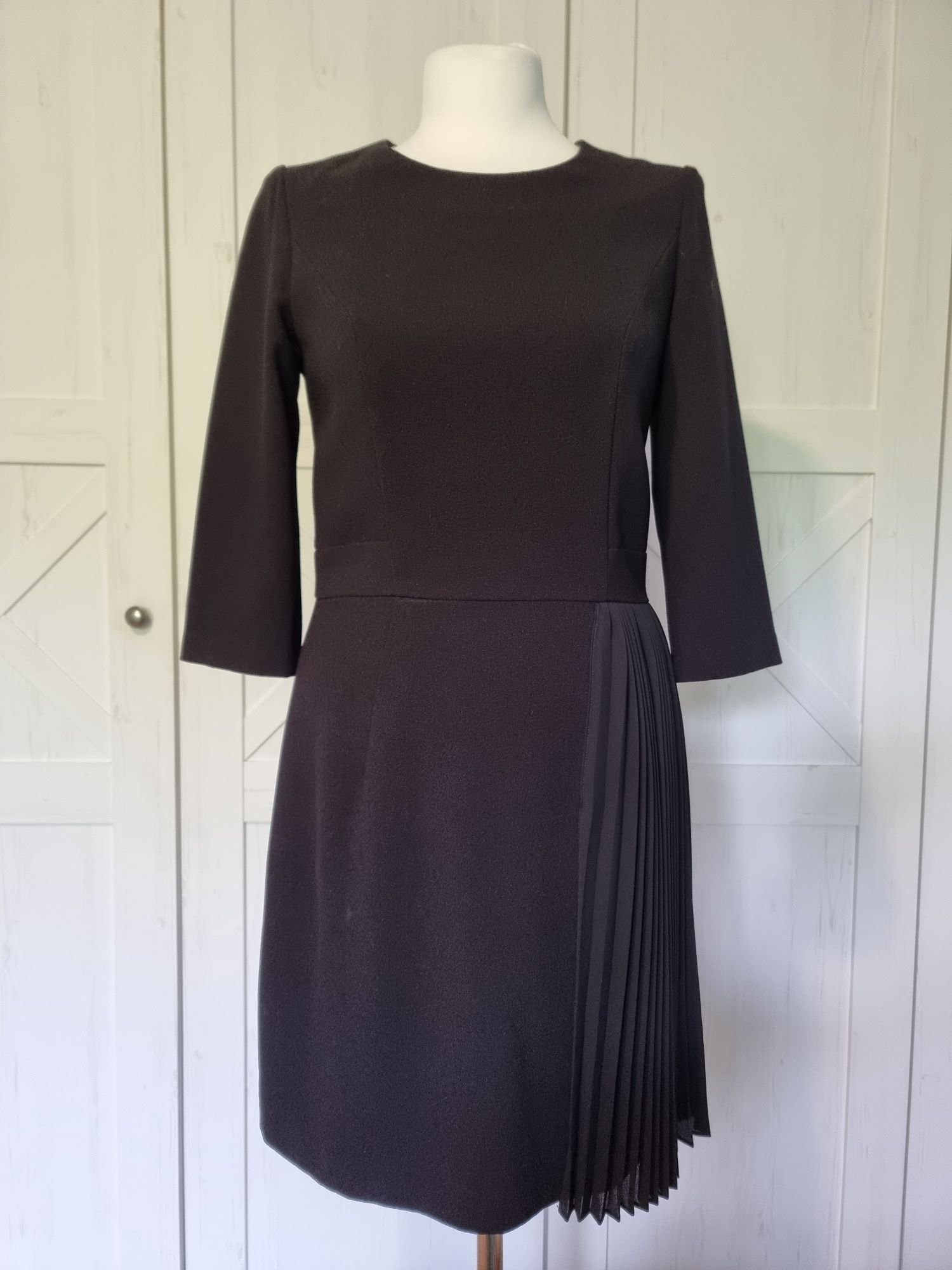Czarna sukienka z fragmentem plisy Comptoir Des Cotonniers rozmiar S