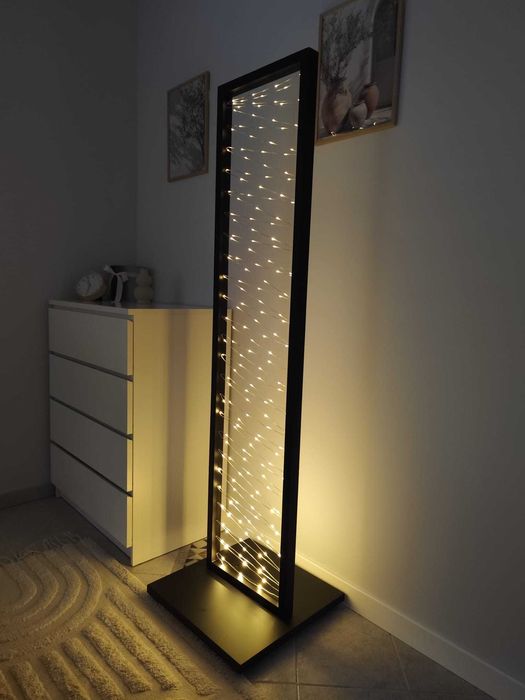 Lampa dekoracyjna Symfonia Spokoju drewniana, LED ciepłe światło USB-C