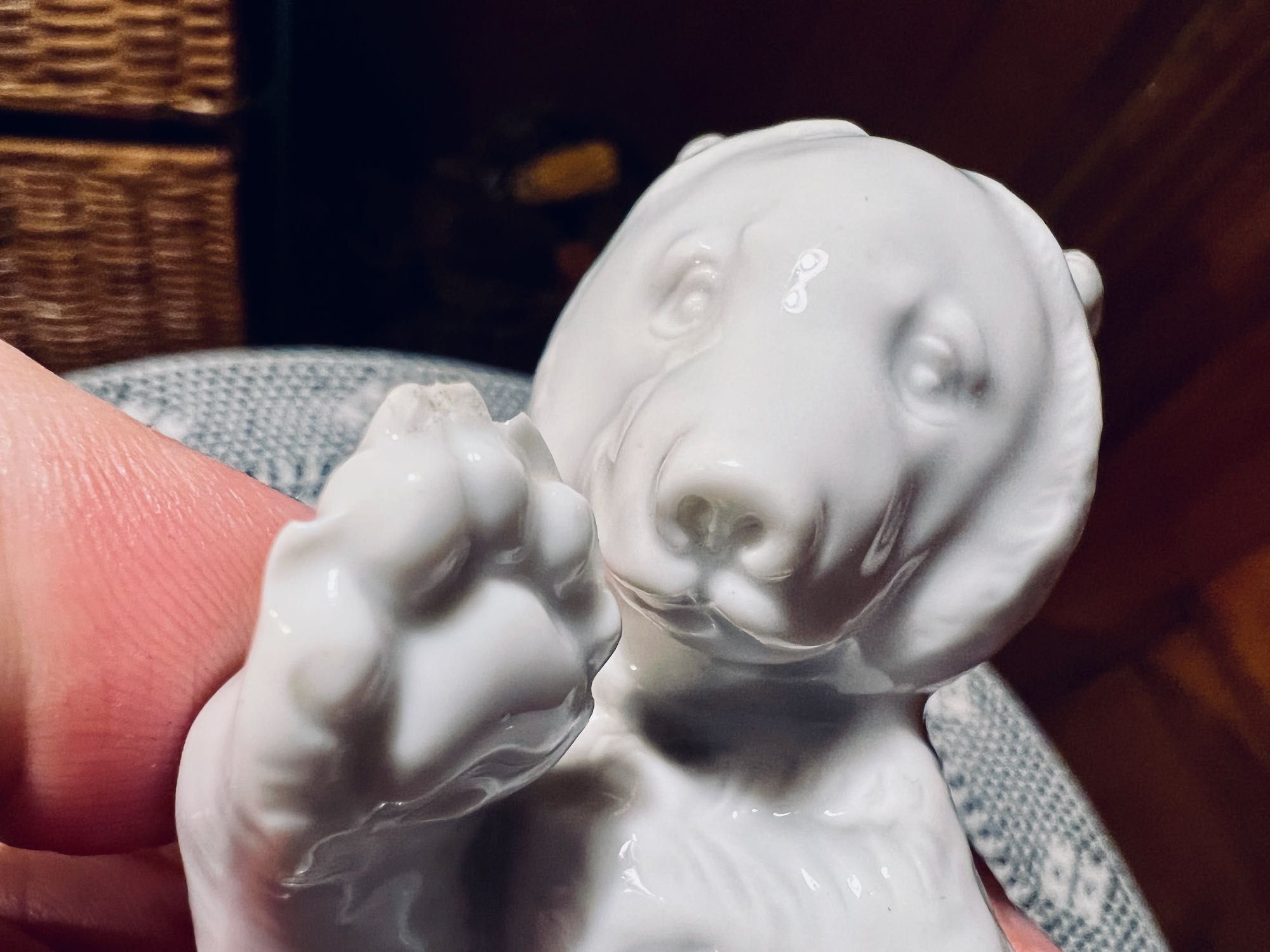 Teodor Kärner, Porcelanowa figurka błagający niedźwiedź