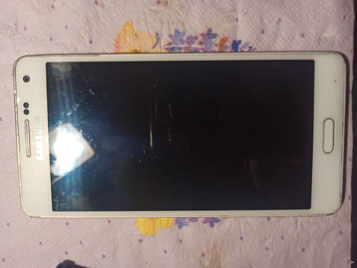 Sprzedam dwa telefony samsung A i Nokia