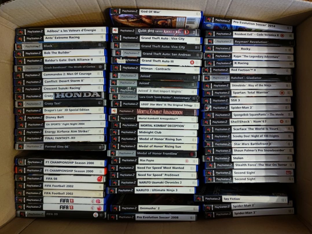 Zestaw pudełek i gier PlayStation 2 PS2