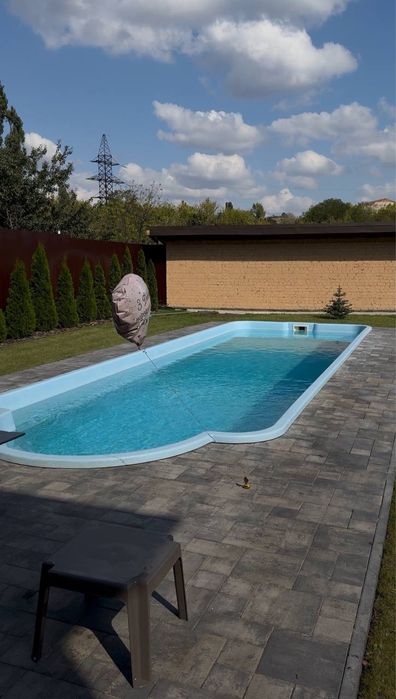 Оренда будиночка із басейном в приватному будинку.