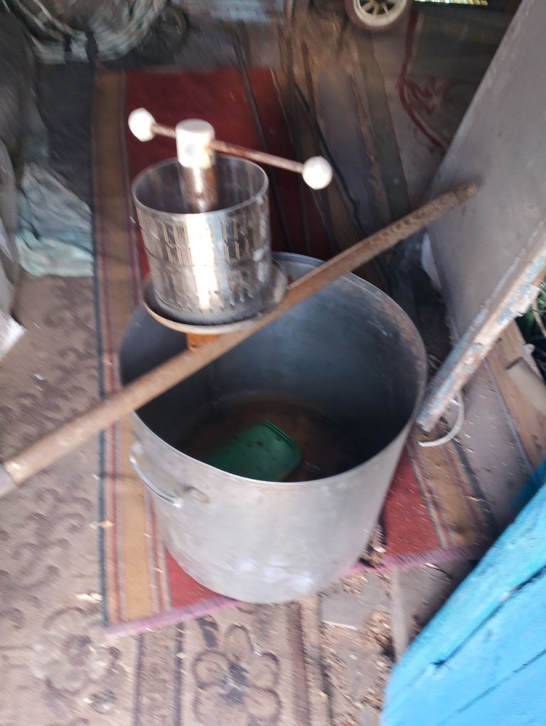 Продам Соковыжималка.