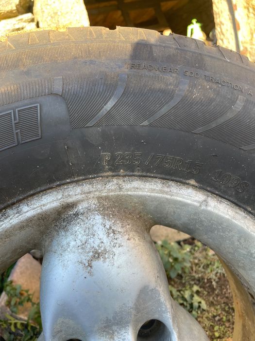 Vendo jantes de alumínio Nissan Terrano 2