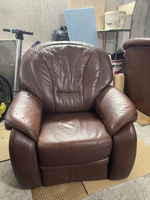 Шкіряний диван з кріслом-реклайнером