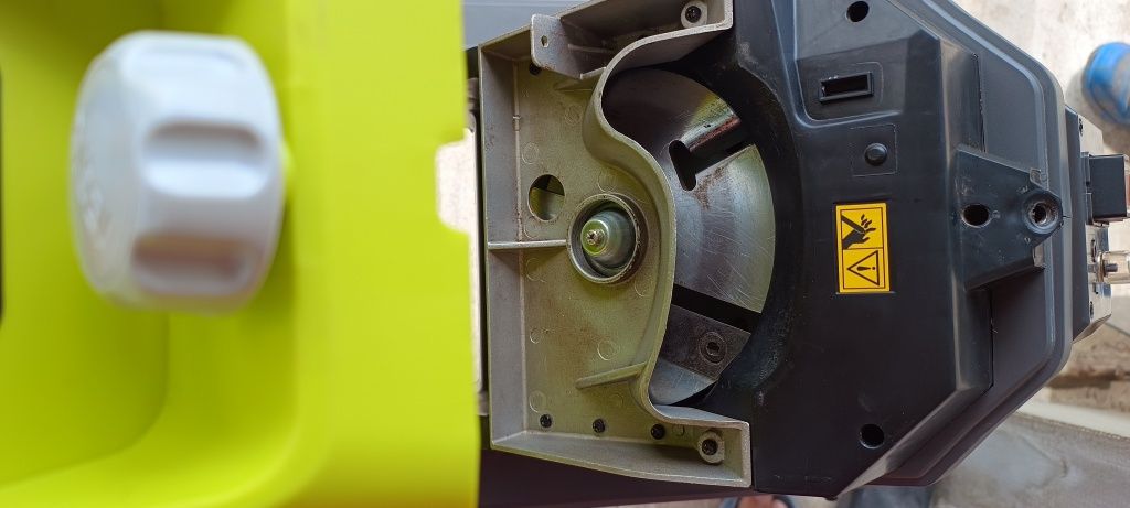 Садовий подрібнювач (садовый измельчитель) Ryobi RSH2545B.