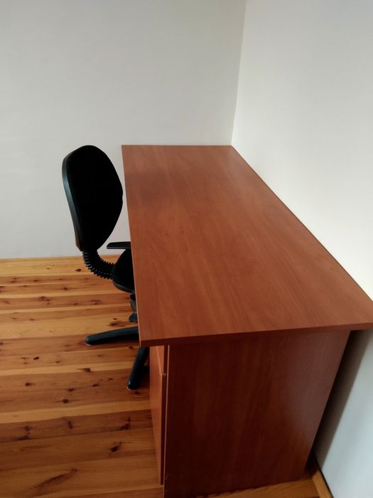 Zestaw biurko szer.160 cm wys.78 cm, gł. 65 cm z 2 kontenerami kolor j