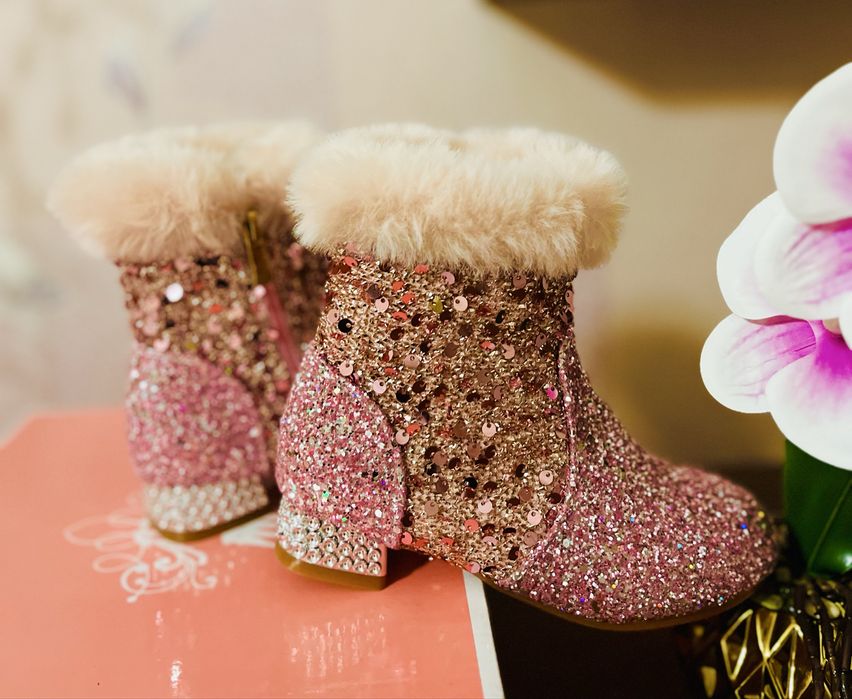 Зимові рожеві чарівні черевички для дівчинки