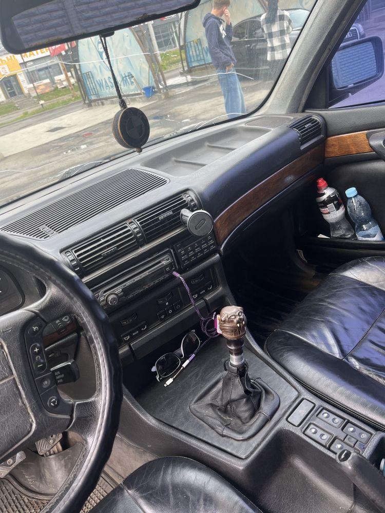Бмв е32  735i на менханике