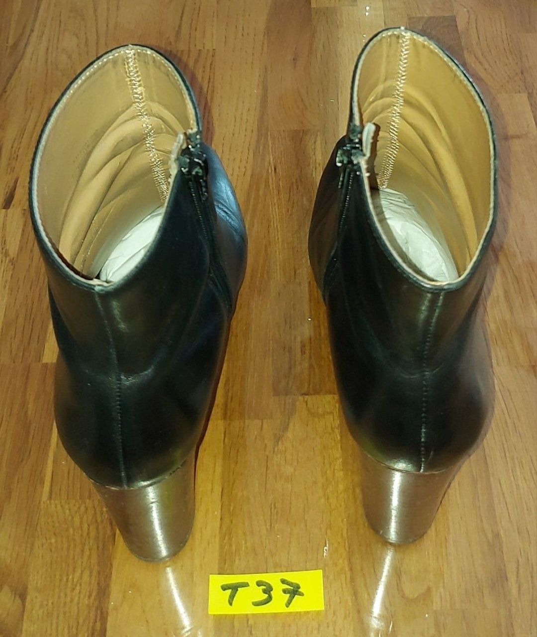 Botas em croûte Mango e/ou Zara de pele...