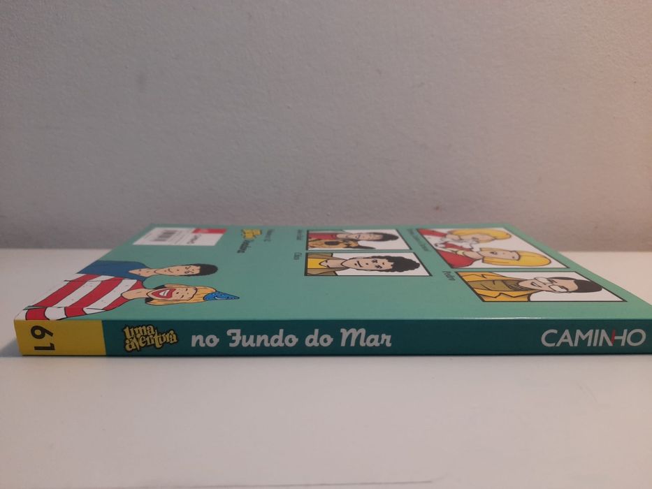 Livro "No fundo do Mar" volume 61 da série de livros "Uma Aventura"