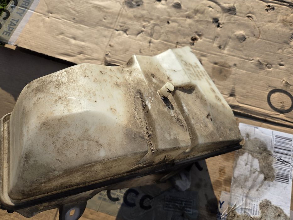 Zbiorniczek plynu spryskiwaczy audi a2