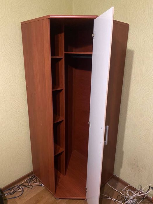 Шкаф в спальню угловой