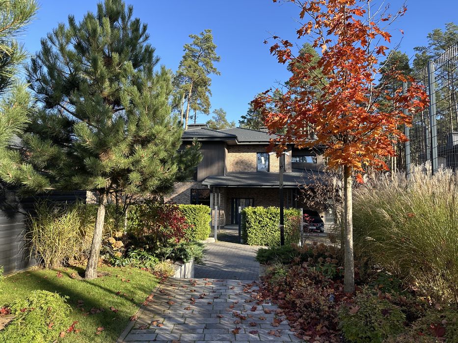 Якісний будинок 206 м2 в закритому котеджному містечку. 10 соток