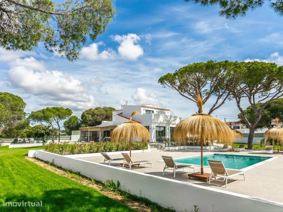 Perto de Vale do Lobo Totalmente Renovado Moradia T5 Para Venda