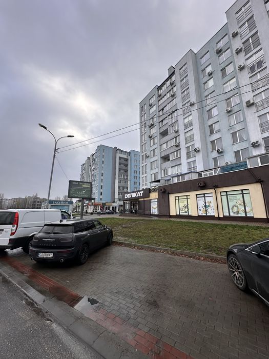 Продаж 2к квартири на вул. Козацька з видом на Дніпро  (Митниця)