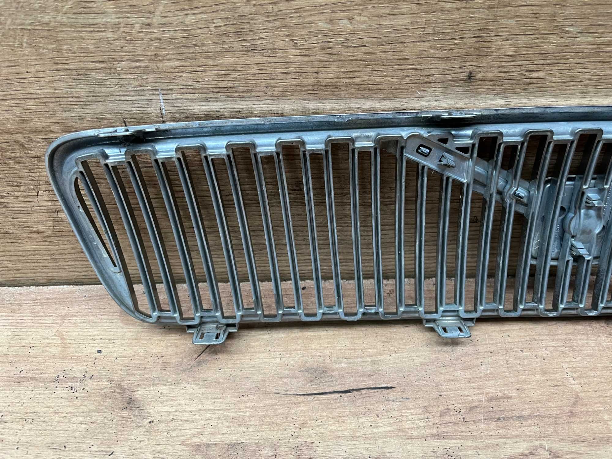 Grill atrapa zderzaka Volvo V50