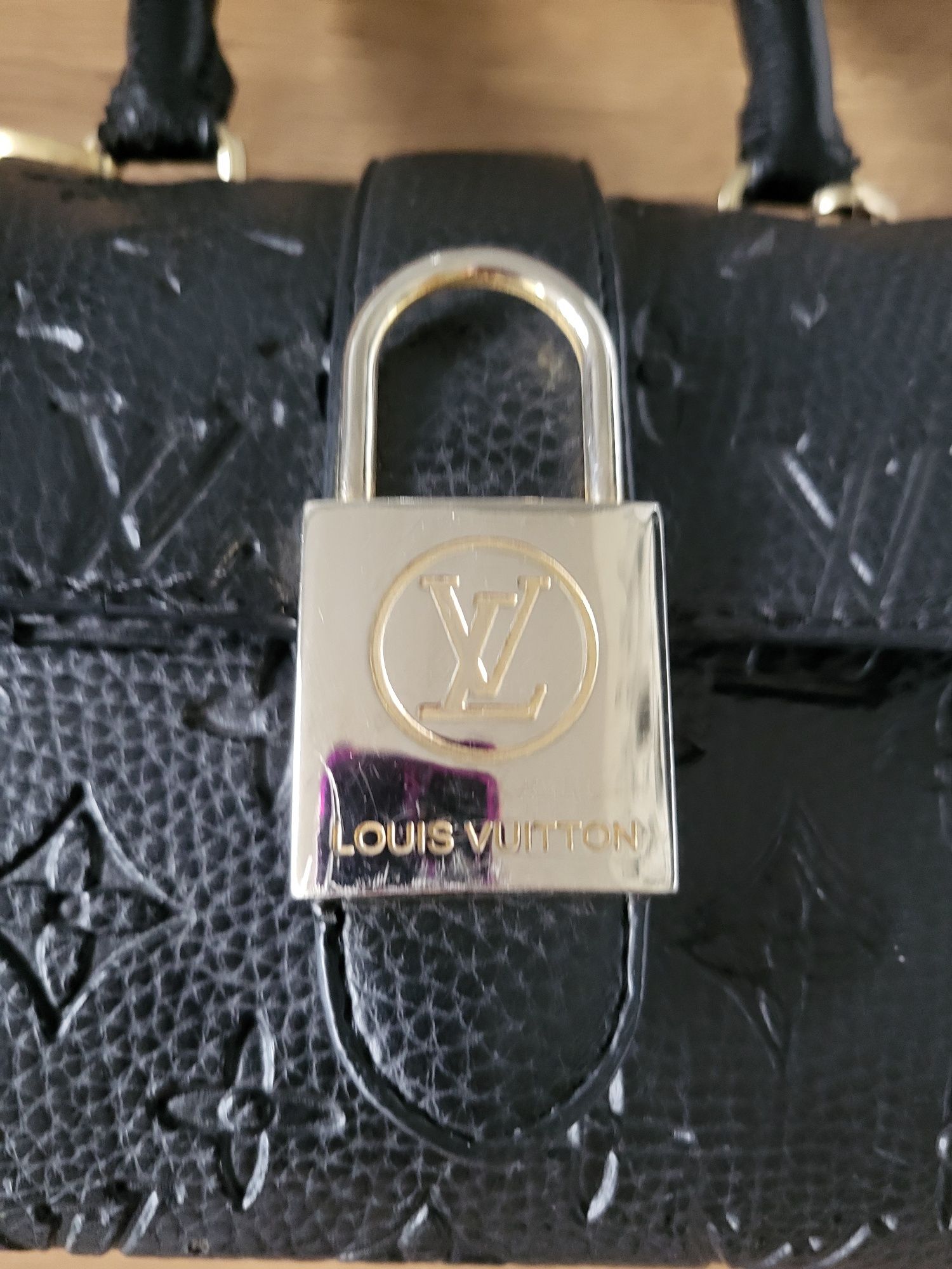 Torebka listonoszka lv  Louis Vuitton