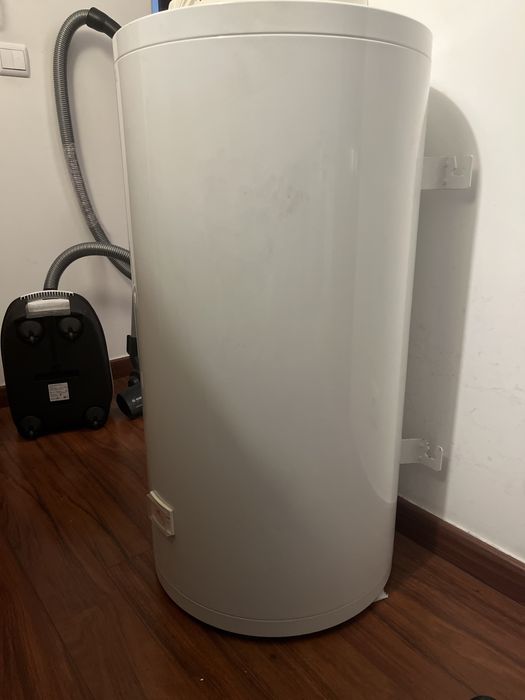 Termoacumulador avariado/estragado