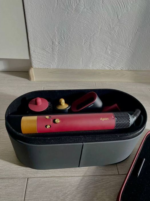 Продам фен dyson