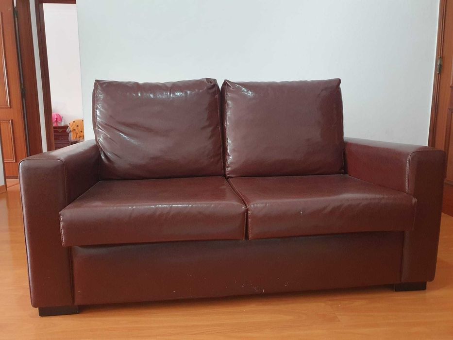 Sofá em pele sintética