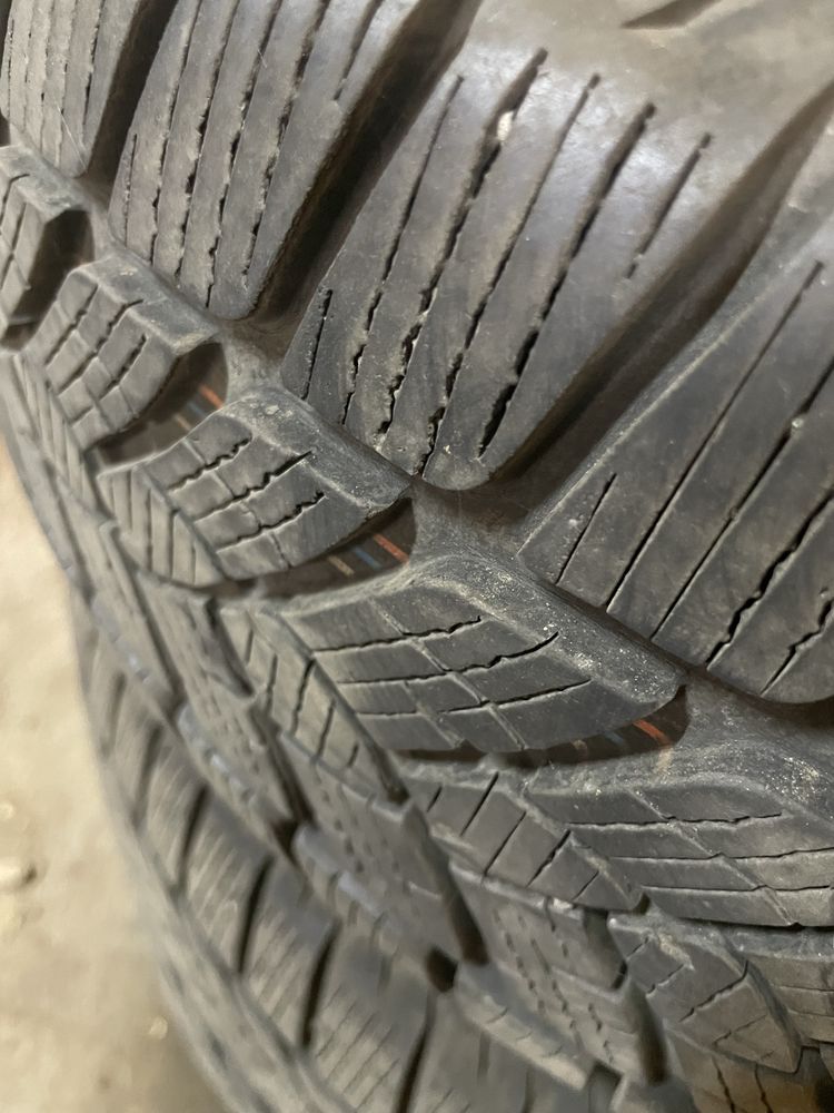 Opony zimowe 235/65/R17