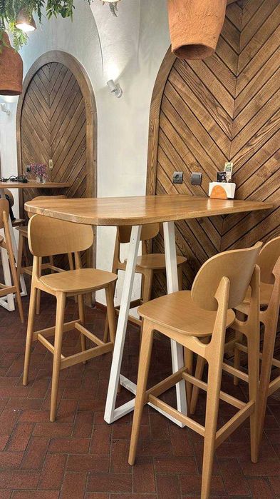 Дерев'яні стільці та столи для ресторану, кафе, бару чи готелю "Lula"