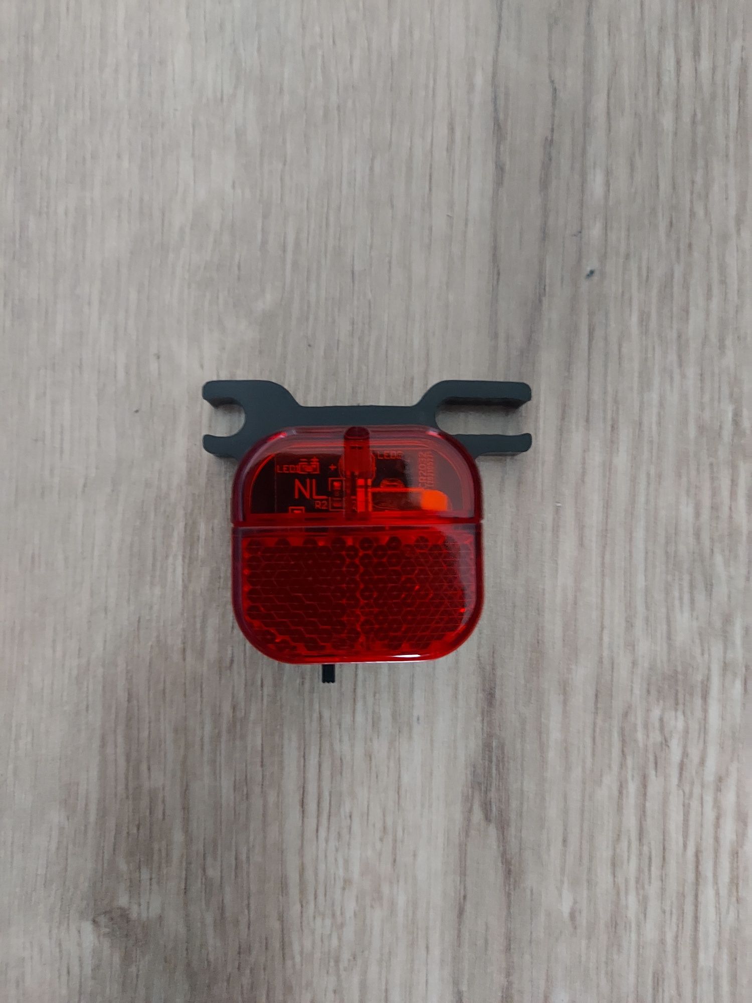 Lampka wpinana pod siodełko sztyca podsiodłowa światło LED reflektor