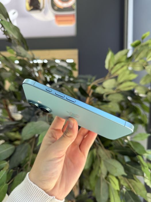 iPhone 16 256GB Teal