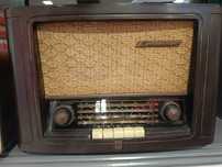 Radio Grundig antigo