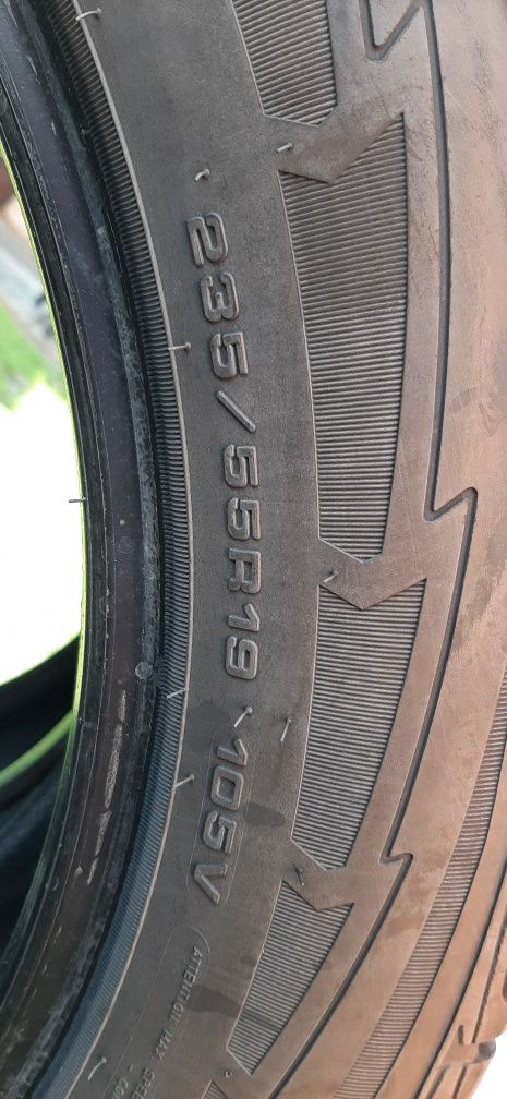 Opony zimowe Goodyear 235/55/19 105V
