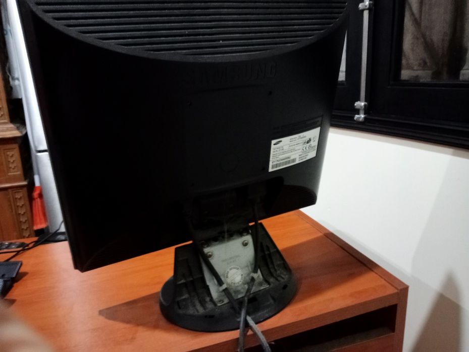 PC culona da Samsung com monitor e teclado