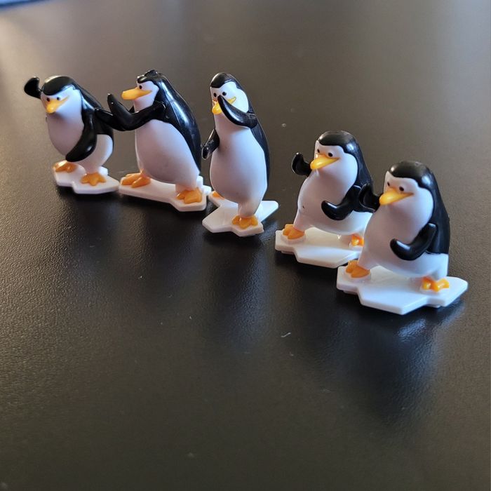 Pingwiny z Madagaskaru figurki kolekcjonerskie Kinder Niespodzianka