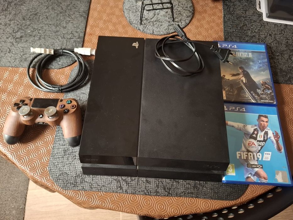 Consola Playstation 4 com comando personalizado