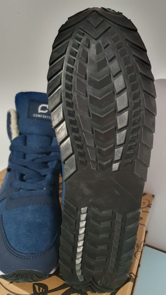 Śniegowce nowe markowe modny kolor granatowy Rozmiar 44  wkładka 28 cm