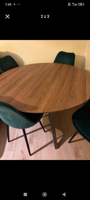 Stół okrągły z krzesłami