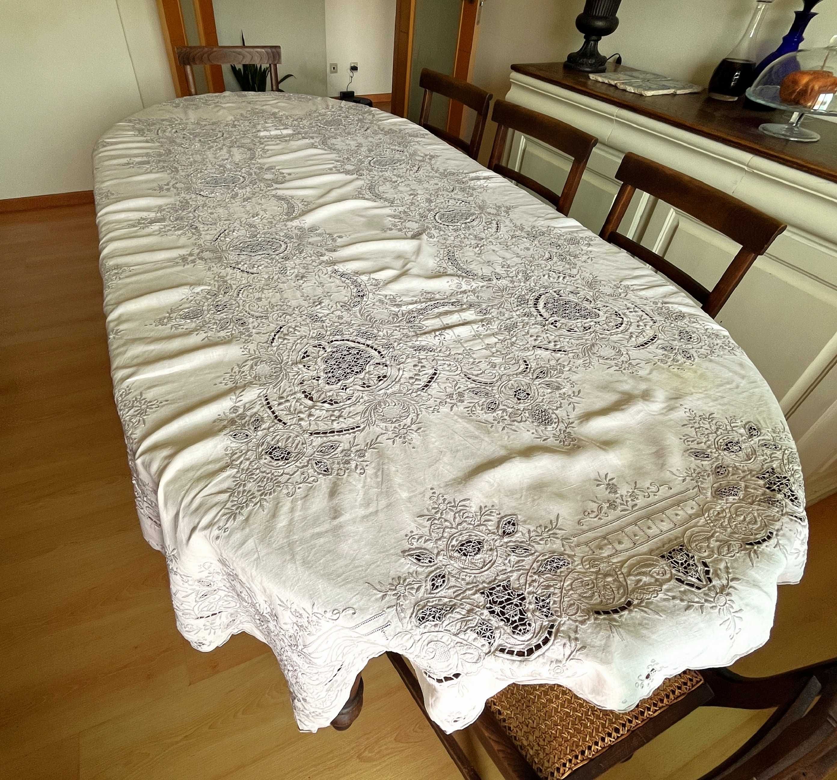 Toalha de Mesa em Bordado Madeira 100% Linho 8 Lugares