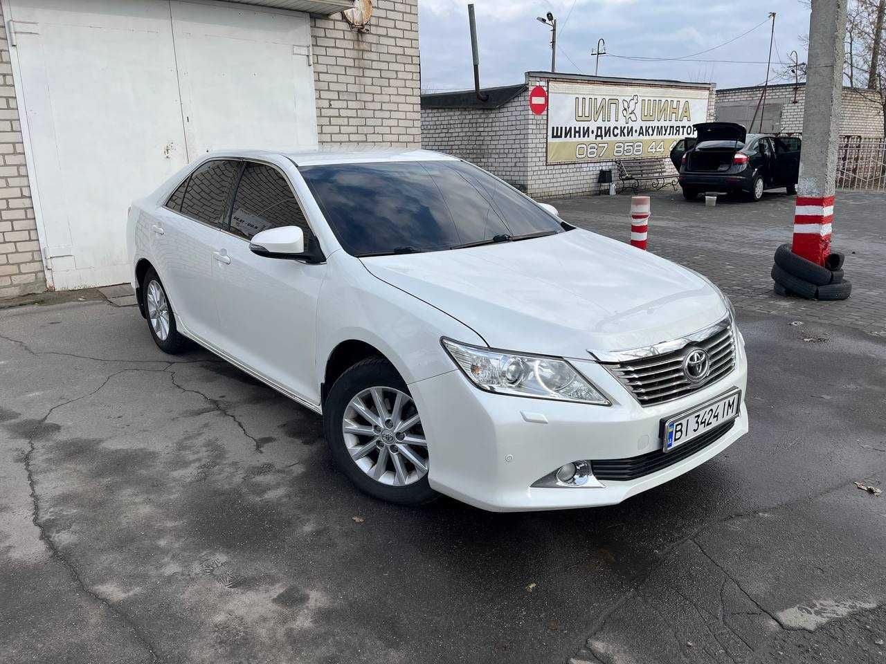 Toyata Camry 50 oficial 2013