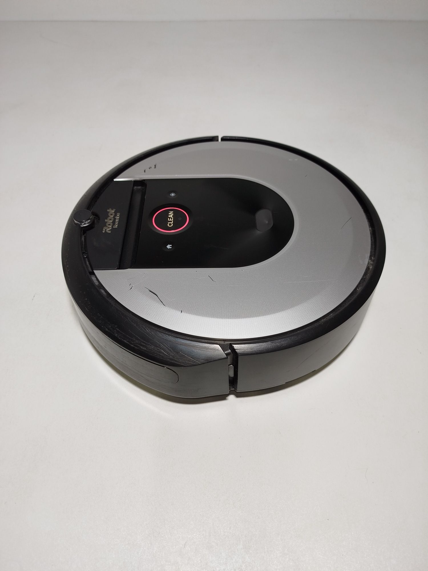 Robot sprzątający iRobot I817640 srebrny/szary