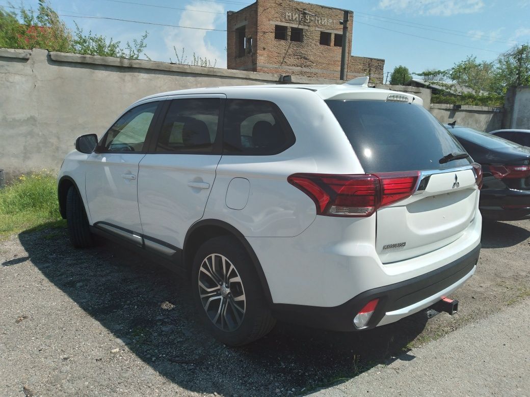 Продам Mitsubishi Outlander 2017год. SE Амереканец