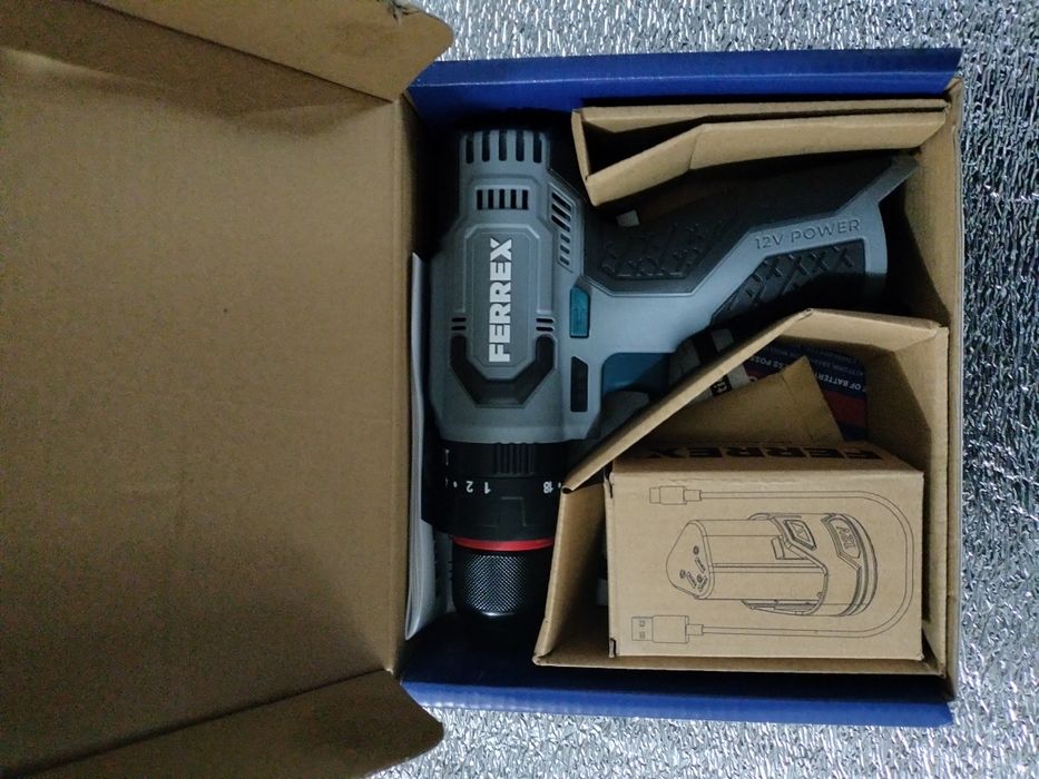 Шуруповерт акумуляторний. Металічний патрон.