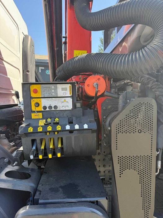 Camiao Renault com Grua