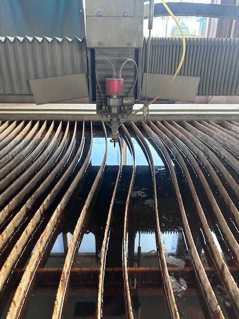 WaterJet Resato rok 2004, wycinarka wodna, tnie stal aluminium, kamień
