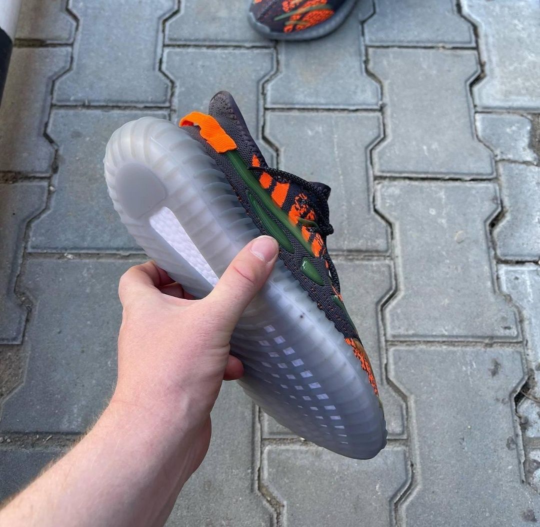 Кроссовки  в стиле Adidas Yeezy Boost 350