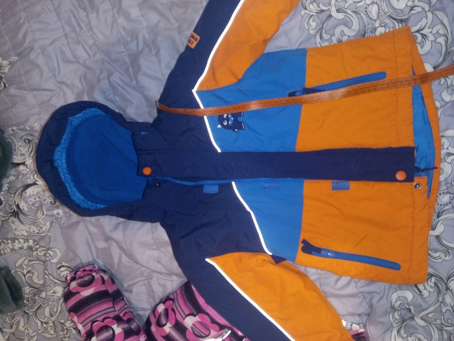 Продам классную куртку унисекс 122 рост, 6-7 лет